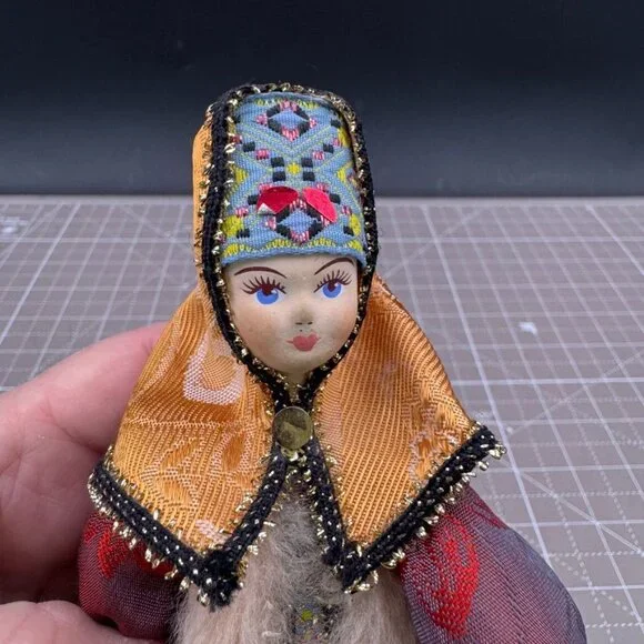 Vintage Russian Porcelain Tabletop Miniature Doll Beautiful Dress Souvenir - Picture 3 of 4